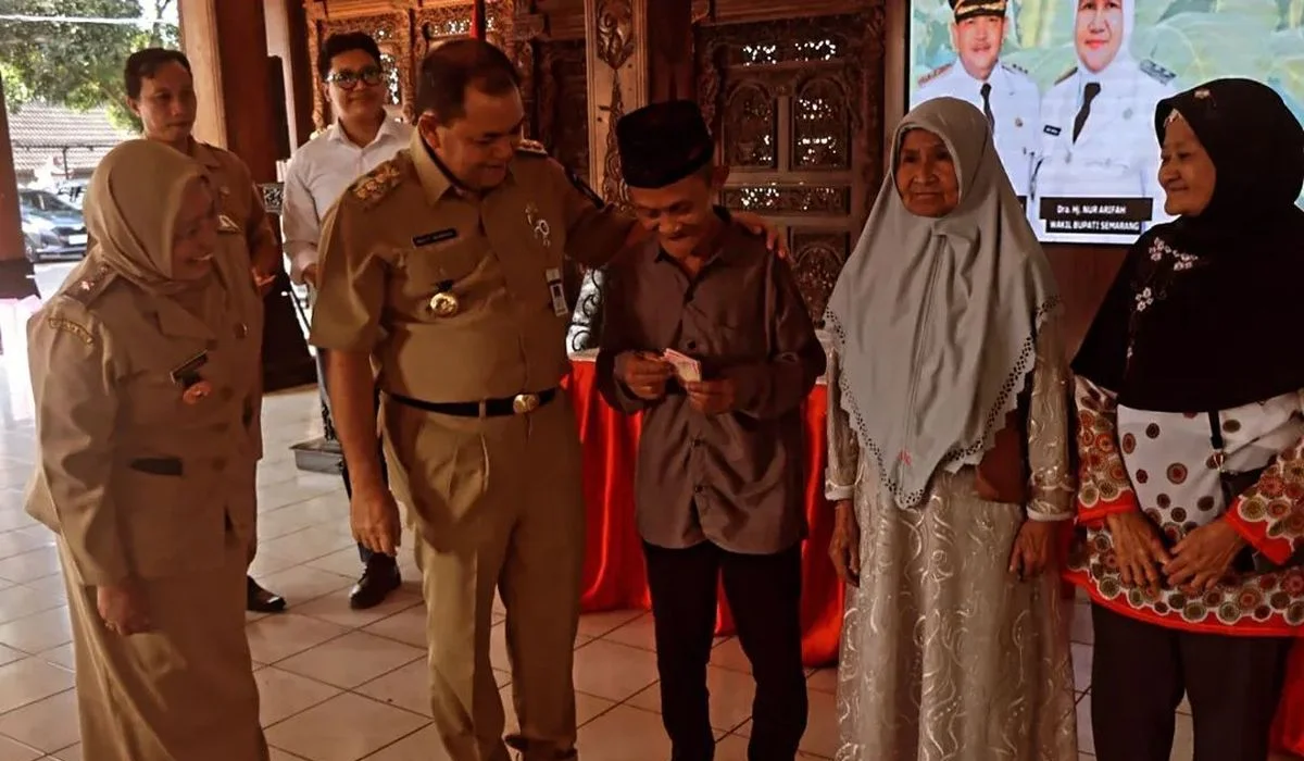 Bupati-Semarang-Ingatkan-Kepada-Penerima-BLT-Untuk-Hindari-Judi-Online