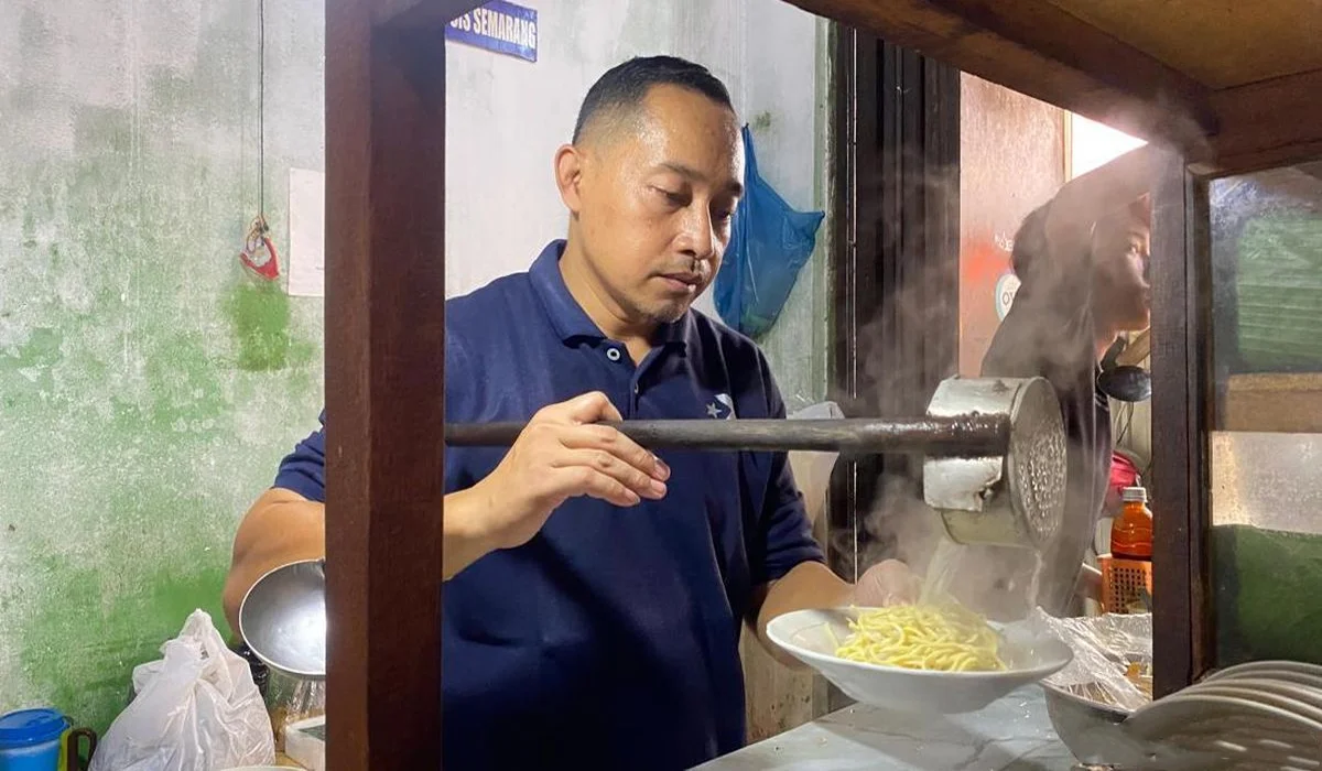 Dari-1970-Hingga-Kini,-Mie-Kopyok-Pak-Dhuwur-Tetap-Jadi-Primadona-Semarang