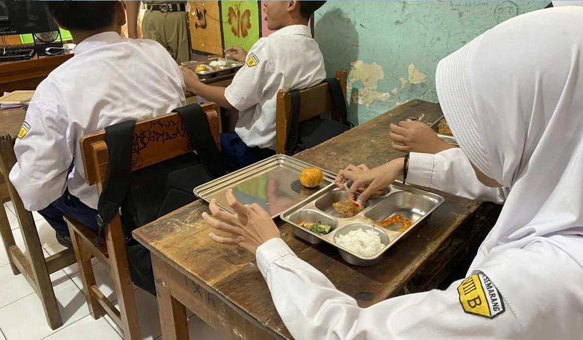 Diwajibkan Pencicipan Oleh Guru