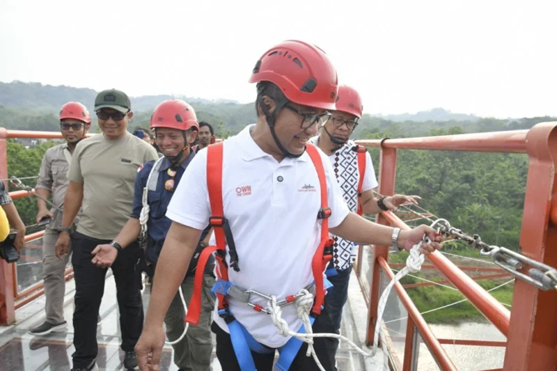 Ikon Baru Wisata Semarang, Jembatan Kaca Tinjomoyo Resmi Dibuka Ikon Baru Wisata Semarang, Jembatan Kaca Tinjomoyo Resmi Dibuka