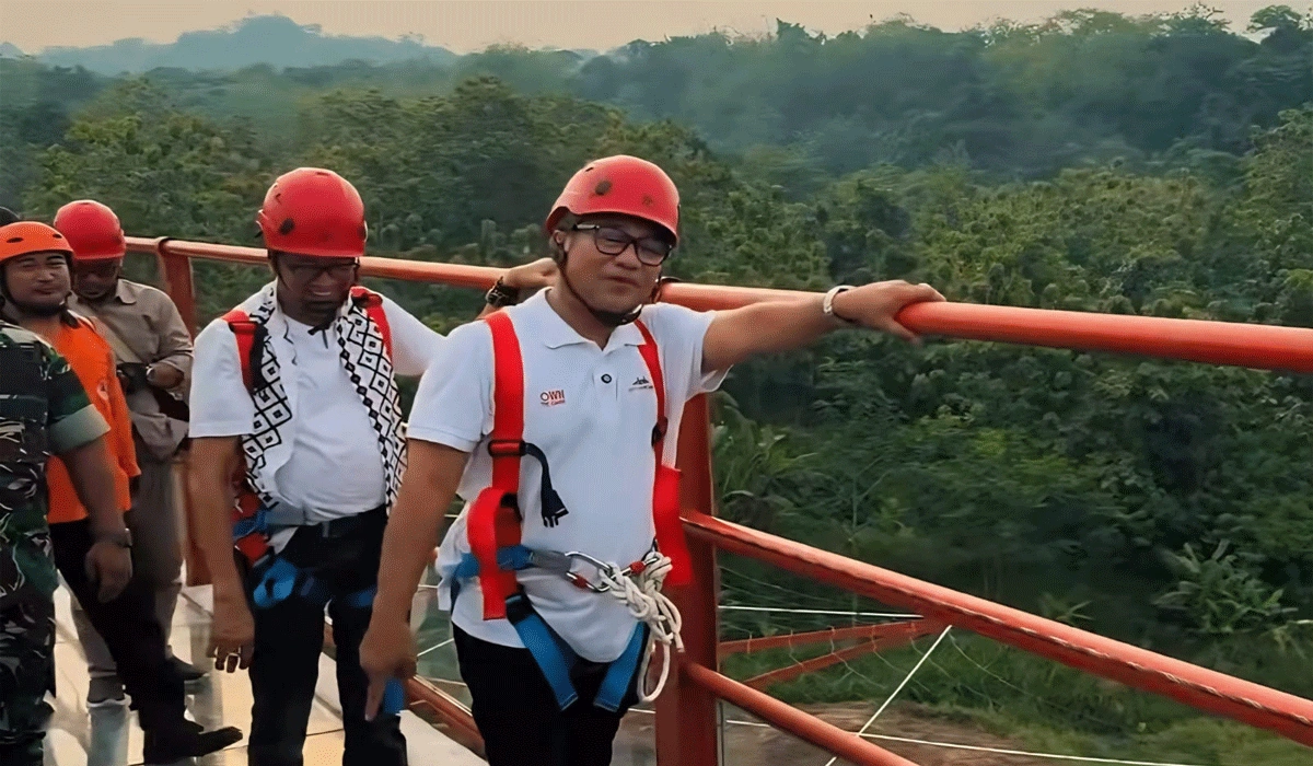 Jembatan-Kaca-Ikon-Utama-Dengan-Standar-Keamanan-Tinggi