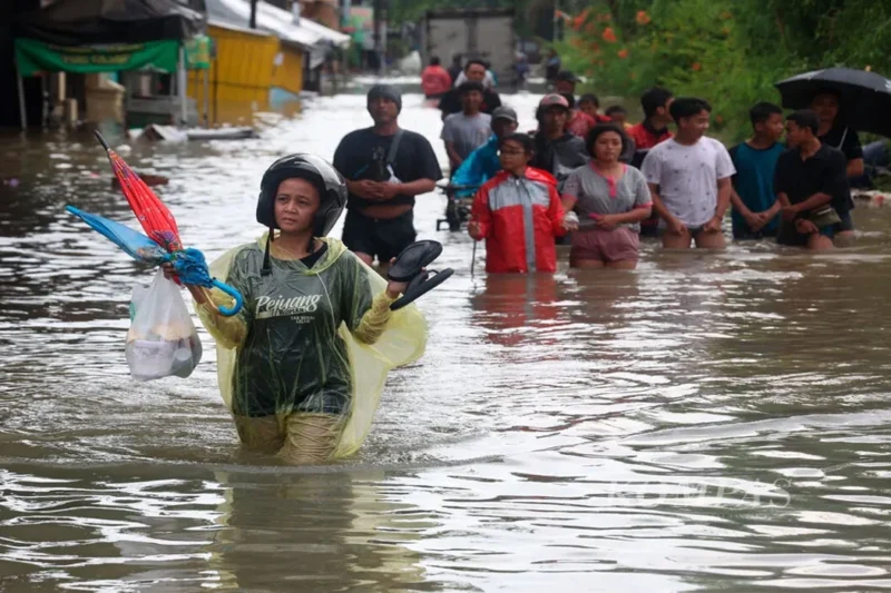 Pedurungan Dilanda Banjir, Aktivitas Warga Lumpuh Seharian Pedurungan Dilanda Banjir, Aktivitas Warga Lumpuh Seharian