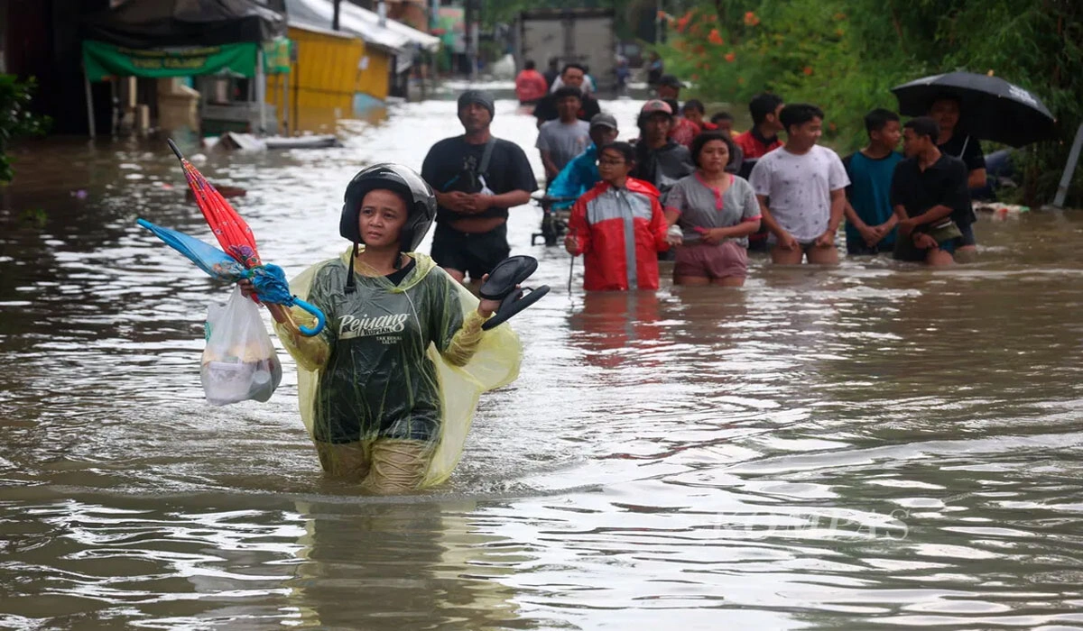 Pedurungan Dilanda Banjir, Aktivitas Warga Lumpuh Seharian