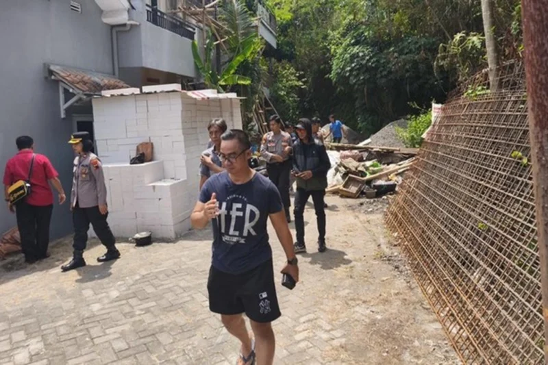 Perselisihan Akses Jalan, Warga Blokir Jalan Kampung di Semarang Perselisihan Akses Jalan, Warga Blokir Jalan Kampung di Semarang