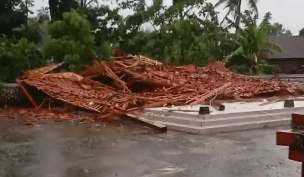 Petilasan-Sunan-Kalijogo-di-Semarang-Ambruk-Karena-Angin-Kencang