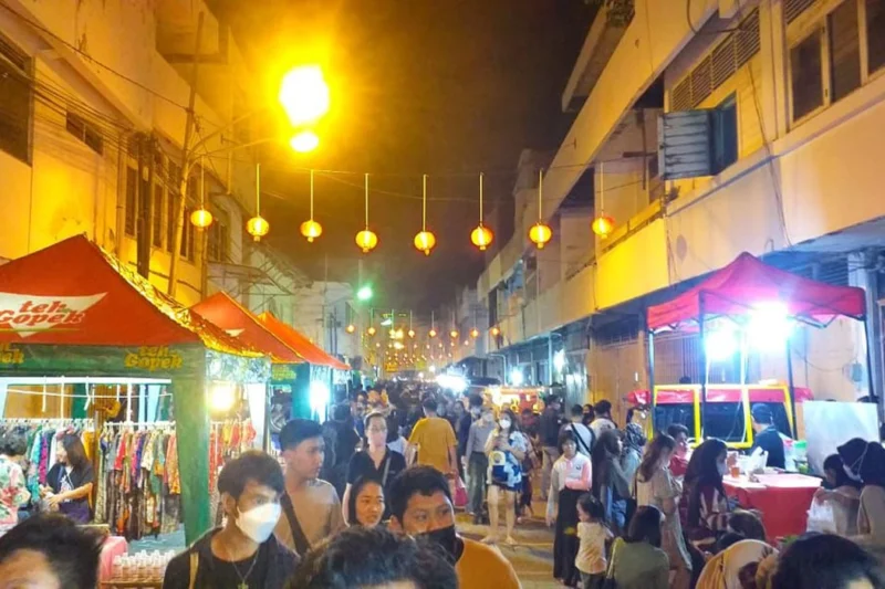 Setelah Setahun Tutup, Pasar Semawis Kembali Ramai di Pecinan Semarang Setelah Setahun Tutup, Pasar Semawis Kembali Ramai di Pecinan Semarang