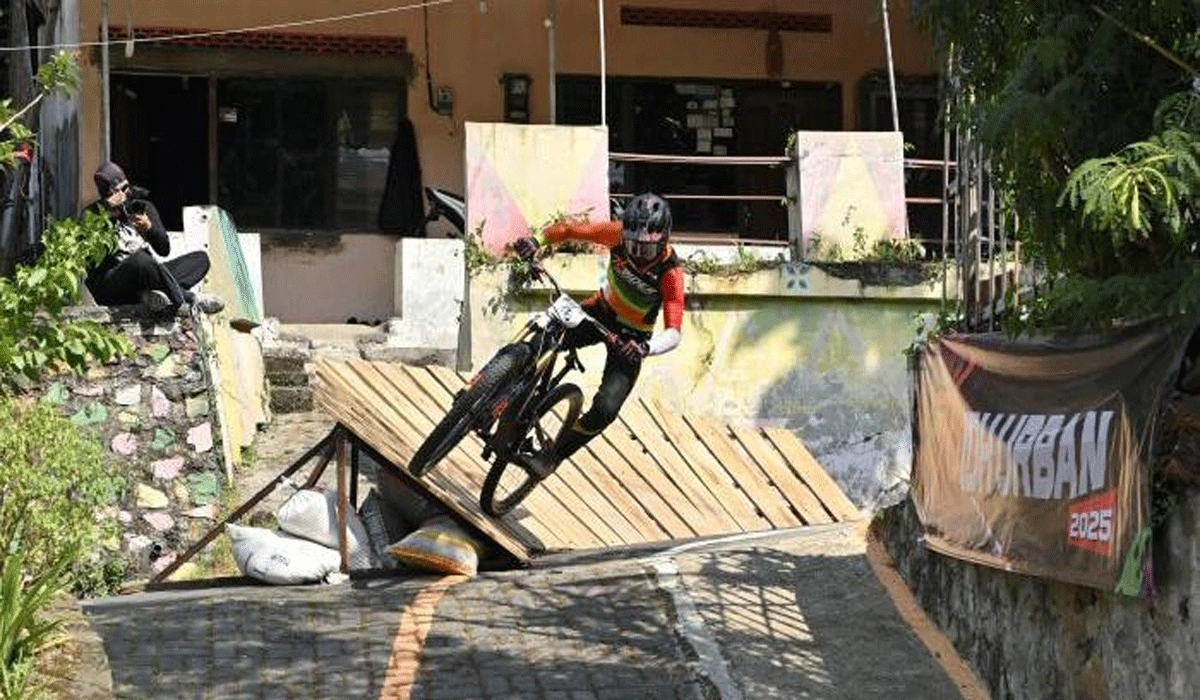 Lintasan High Speed Tegalsari Semarang Jadi Ajang Adu Cepat Downhiller