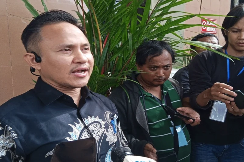 Vonis Ringan Tiga Terdakwa PPDS Undip, Keluarga dr. Risma Aulia Tuntut Keadilan Lebih Tegas Vonis Ringan Tiga Terdakwa PPDS Undip, Keluarga dr. Risma Aulia Tuntut Keadilan Lebih Tegas