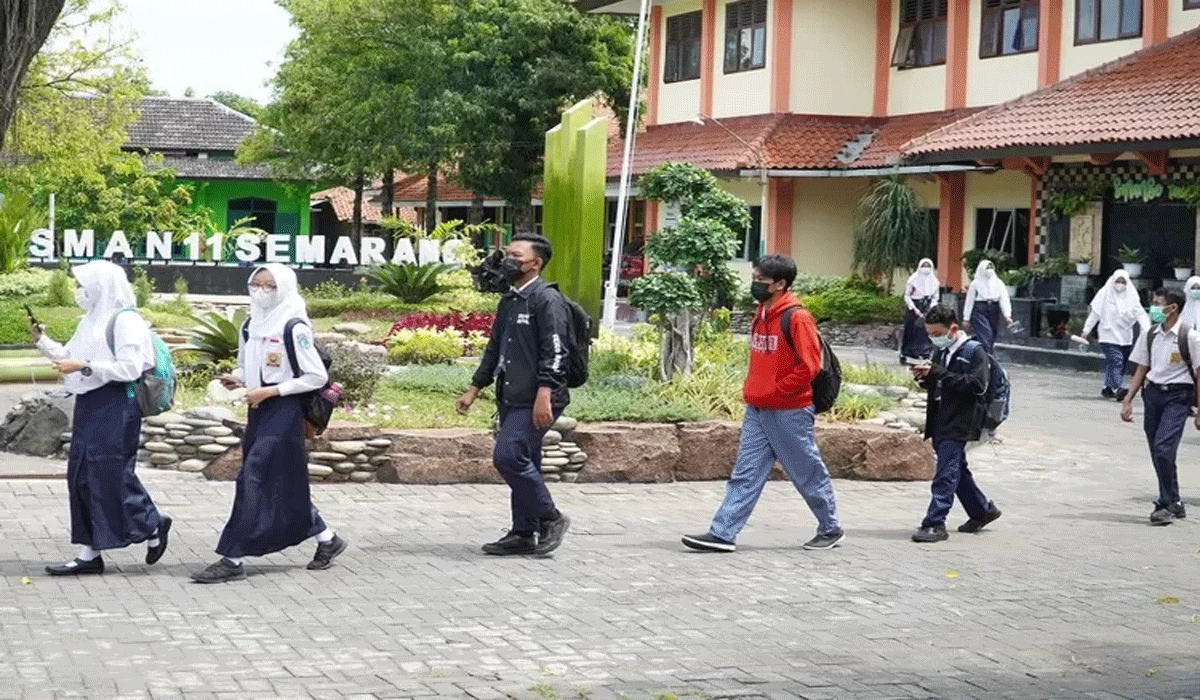 Dekan FH Undip Respons Kontroversi Mahasiswa Edit Foto Dan Video Siswa SMAN 11 Semarang Pakai AI