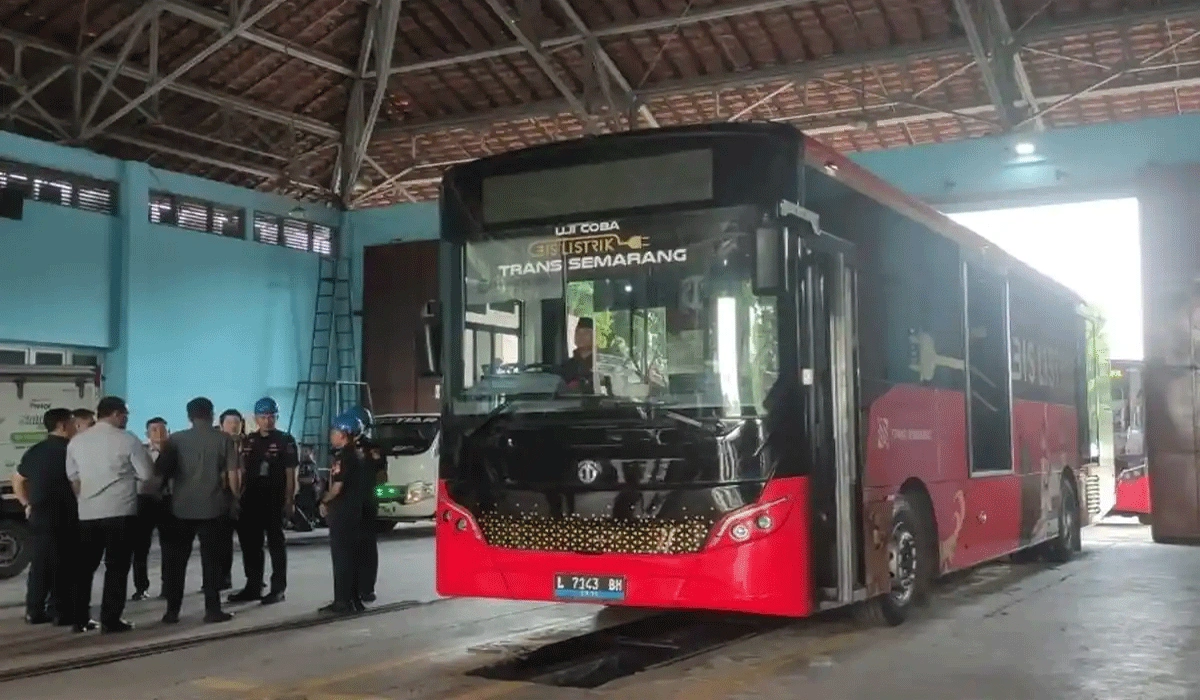 Bus Listrik Trans Semarang Melaju, Warga Bisa Nikmati Gratis!