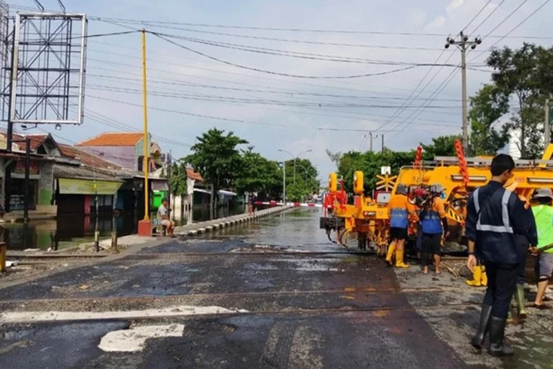 Jalan Kaligawe Semarang Dialihkan Sementara Selama Perbaikan Rel