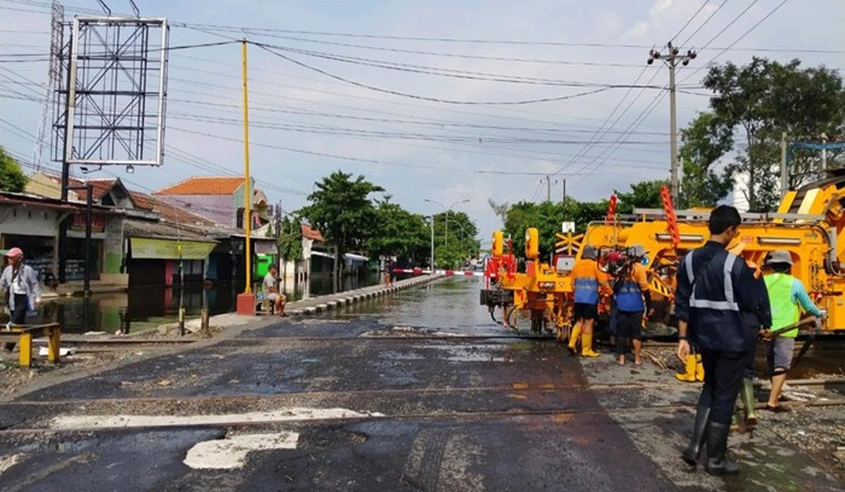 Jalan Kaligawe Semarang Dialihkan Sementara Selama Perbaikan Rel