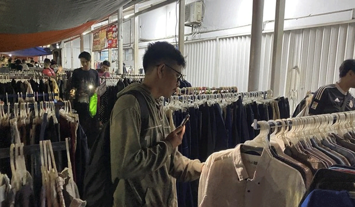 Pasar Thrifting Malam Minggu Semarang, Belanja Hemat Gaya Maksimal
